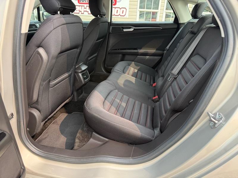 Ford Fusion SE 2016