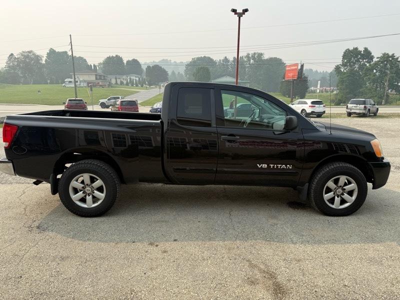 Nissan Titan XE King Cab 4WD SWB 2010