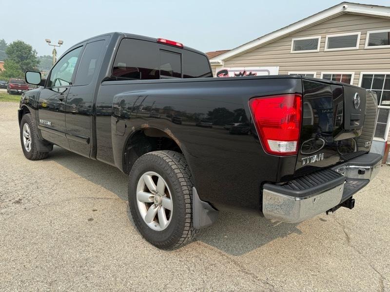 Nissan Titan XE King Cab 4WD SWB 2010