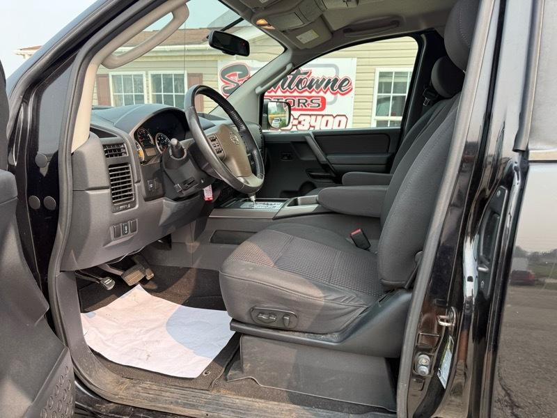Nissan Titan XE King Cab 4WD SWB 2010