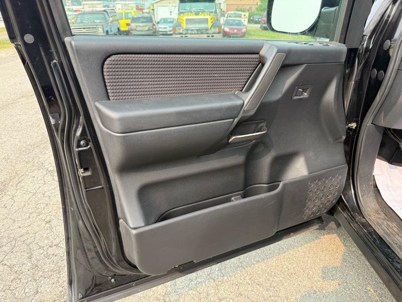 Nissan Titan XE King Cab 4WD SWB 2010