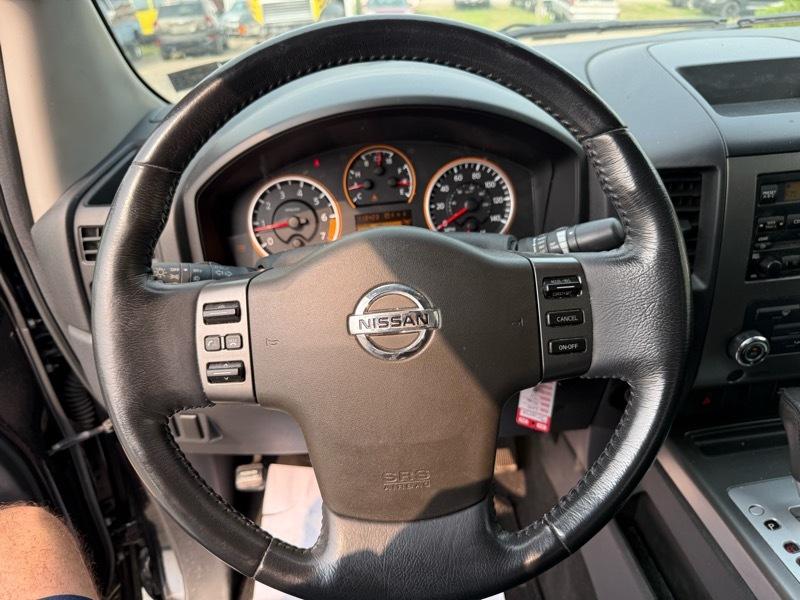Nissan Titan XE King Cab 4WD SWB 2010
