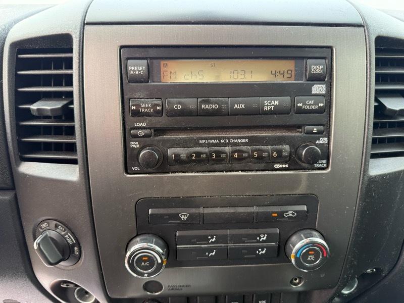 Nissan Titan XE King Cab 4WD SWB 2010