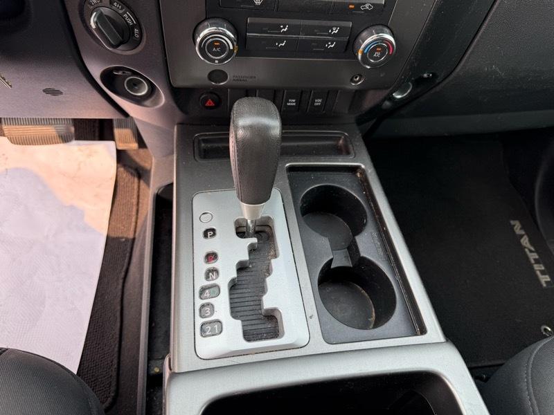 Nissan Titan XE King Cab 4WD SWB 2010