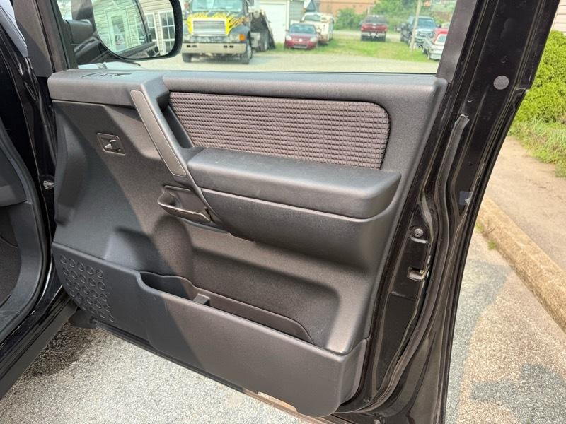 Nissan Titan XE King Cab 4WD SWB 2010