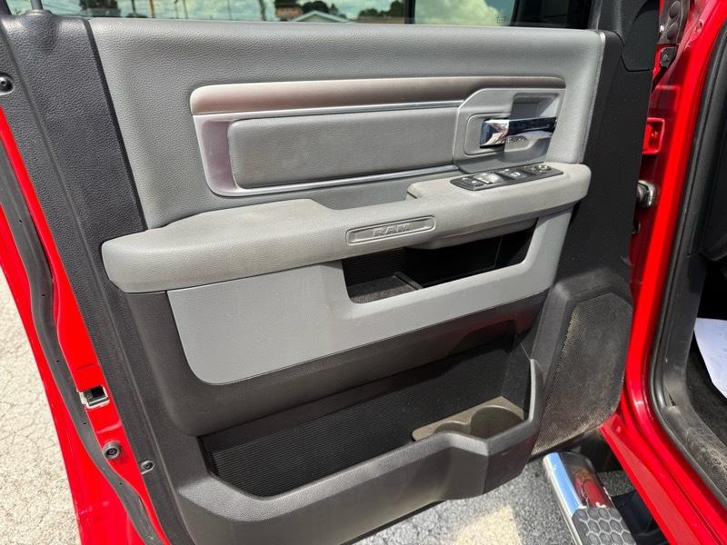 RAM 1500 Big Horn Crew Cab 4WD 2016