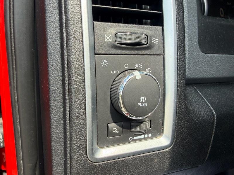 RAM 1500 Big Horn Crew Cab 4WD 2016