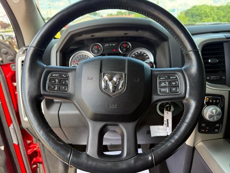 RAM 1500 Big Horn Crew Cab 4WD 2016