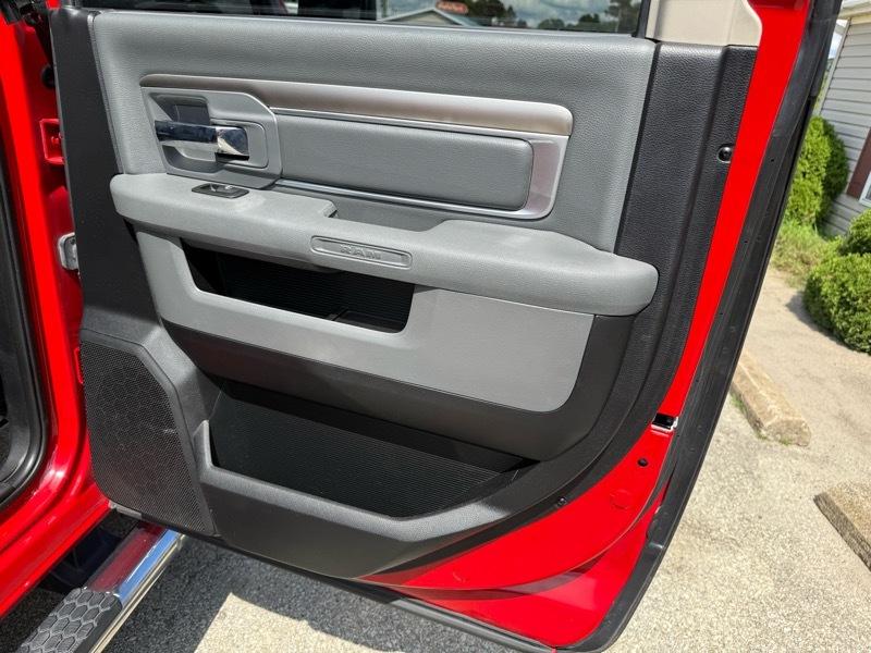 RAM 1500 Big Horn Crew Cab 4WD 2016