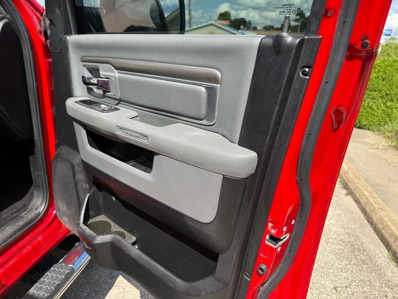 RAM 1500 Big Horn Crew Cab 4WD 2016