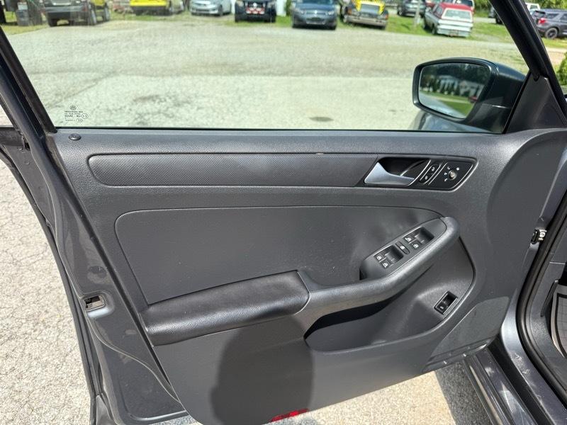 Volkswagen Jetta S 2013