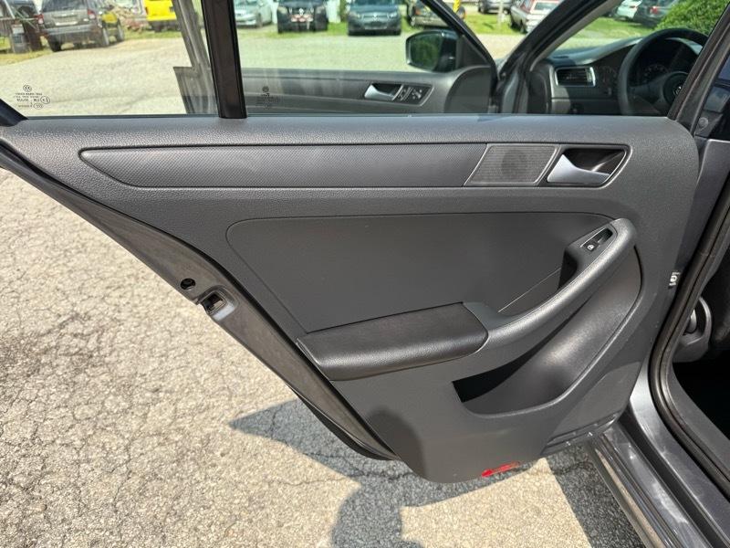 Volkswagen Jetta S 2013