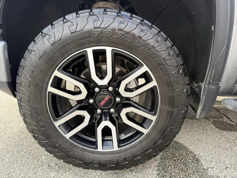 GMC Sierra 1500 AT4 Crew Cab Short Box 4WD 2021