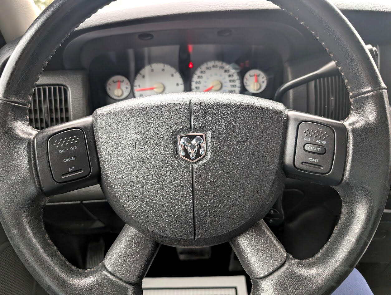 Dodge Ram 1500 ST 4WD 2004