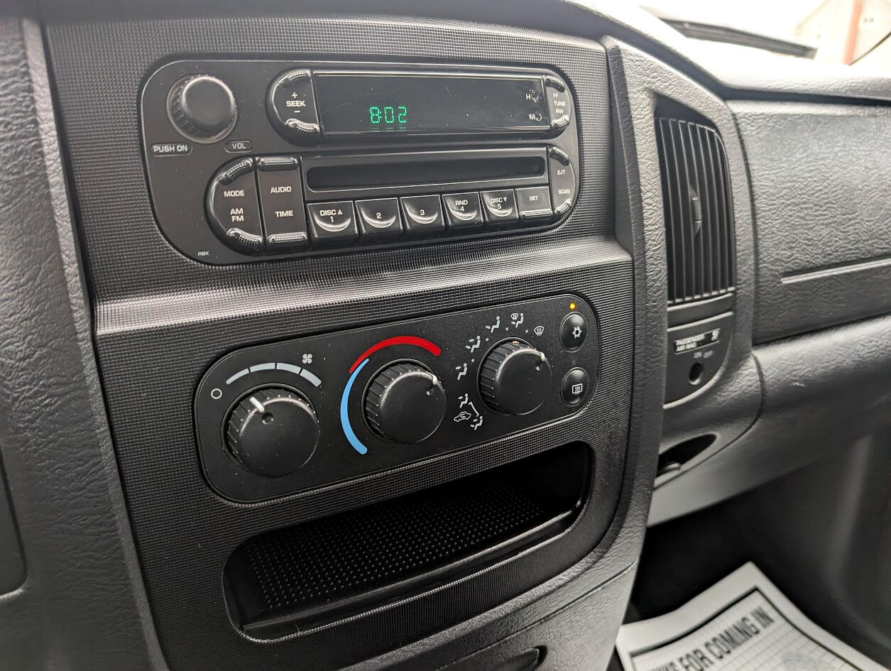 Dodge Ram 1500 ST 4WD 2004