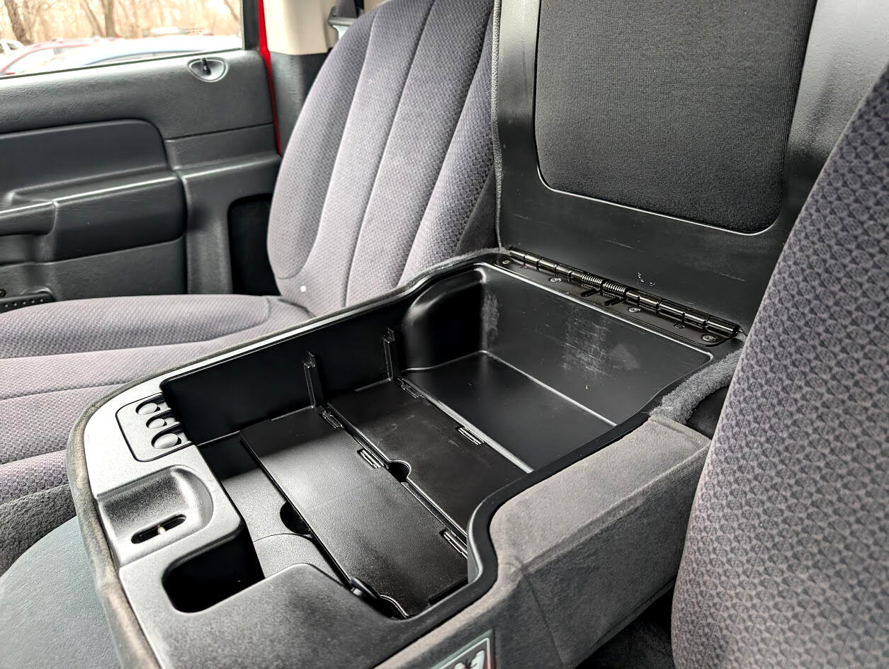 Dodge Ram 1500 ST 4WD 2004