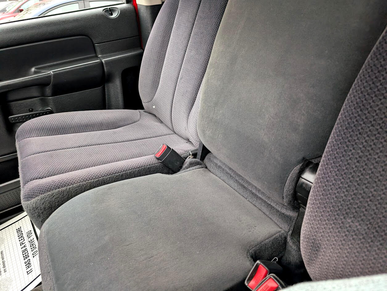 Dodge Ram 1500 ST 4WD 2004