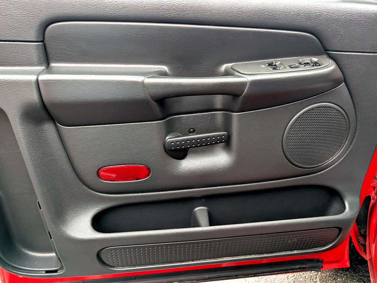 Dodge Ram 1500 ST 4WD 2004