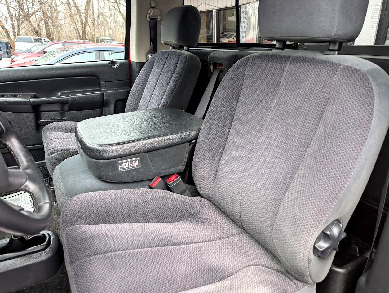 Dodge Ram 1500 ST 4WD 2004