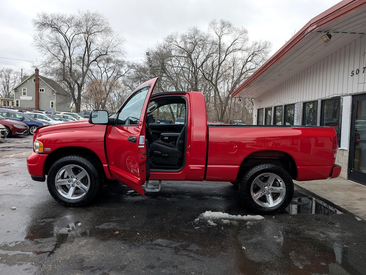 Dodge Ram 1500 ST 4WD 2004