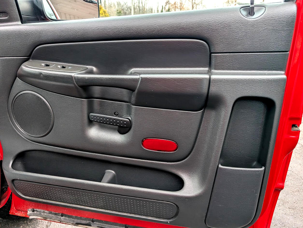 Dodge Ram 1500 ST 4WD 2004