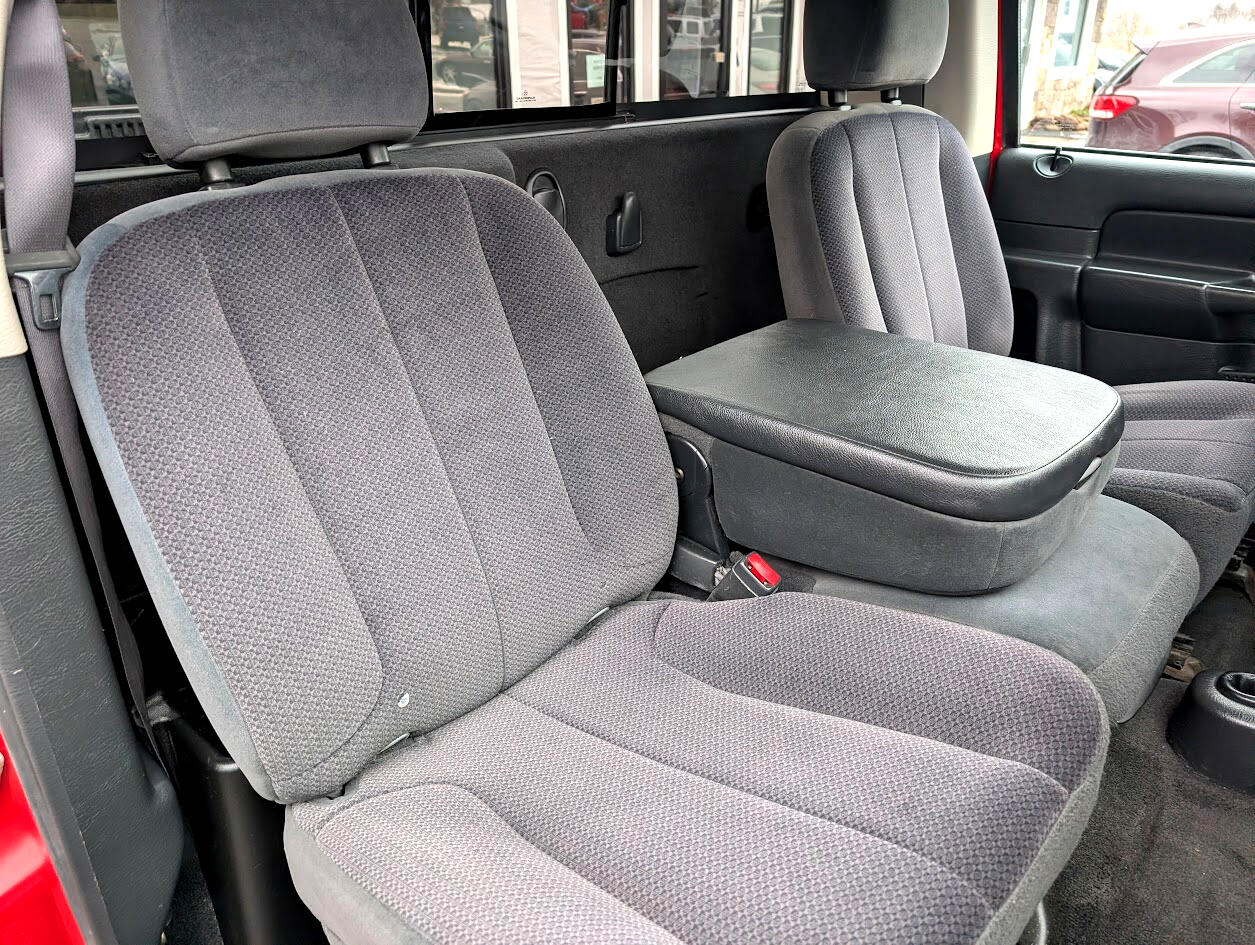 Dodge Ram 1500 ST 4WD 2004