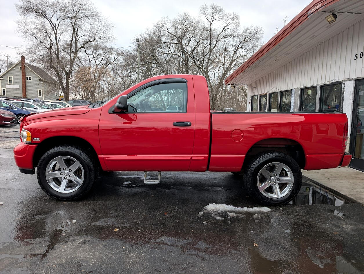 Dodge Ram 1500 ST 4WD 2004