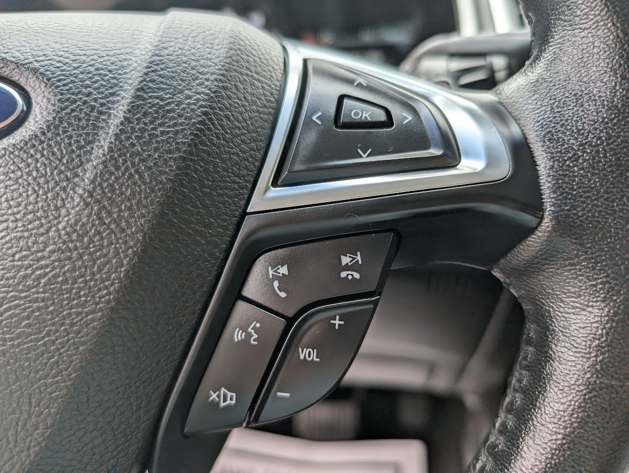 2017 Ford Edge SEL photo 23
