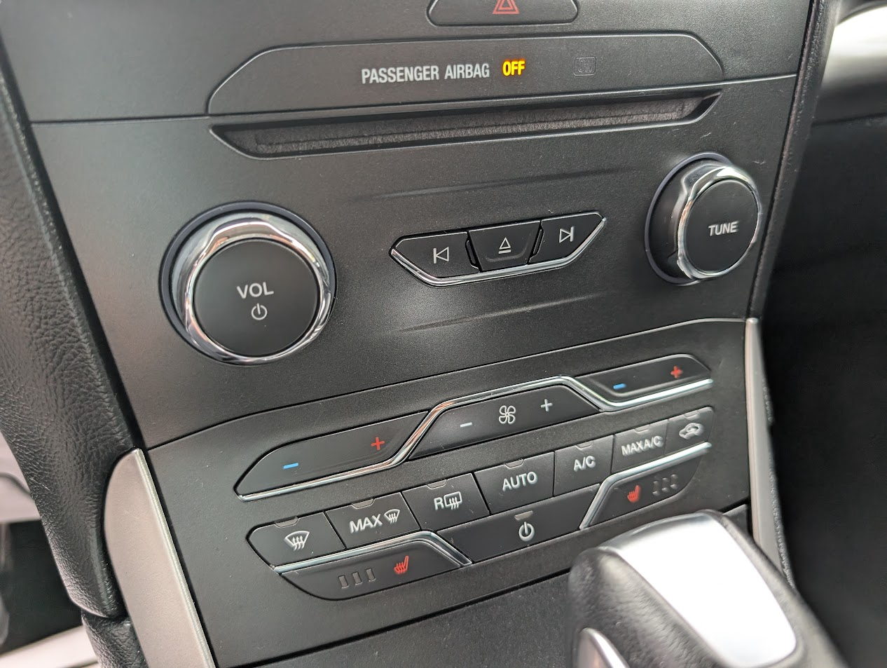 2017 Ford Edge SEL photo 28