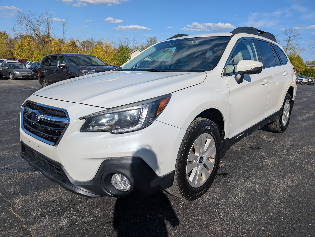 2019 Subaru Outback Premium photo 2