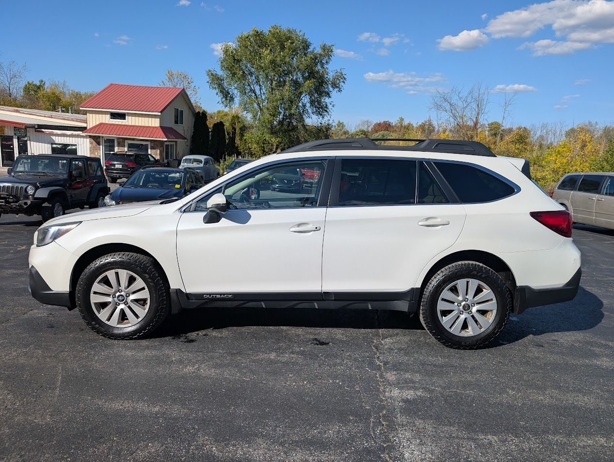 2019 Subaru Outback Premium photo 3