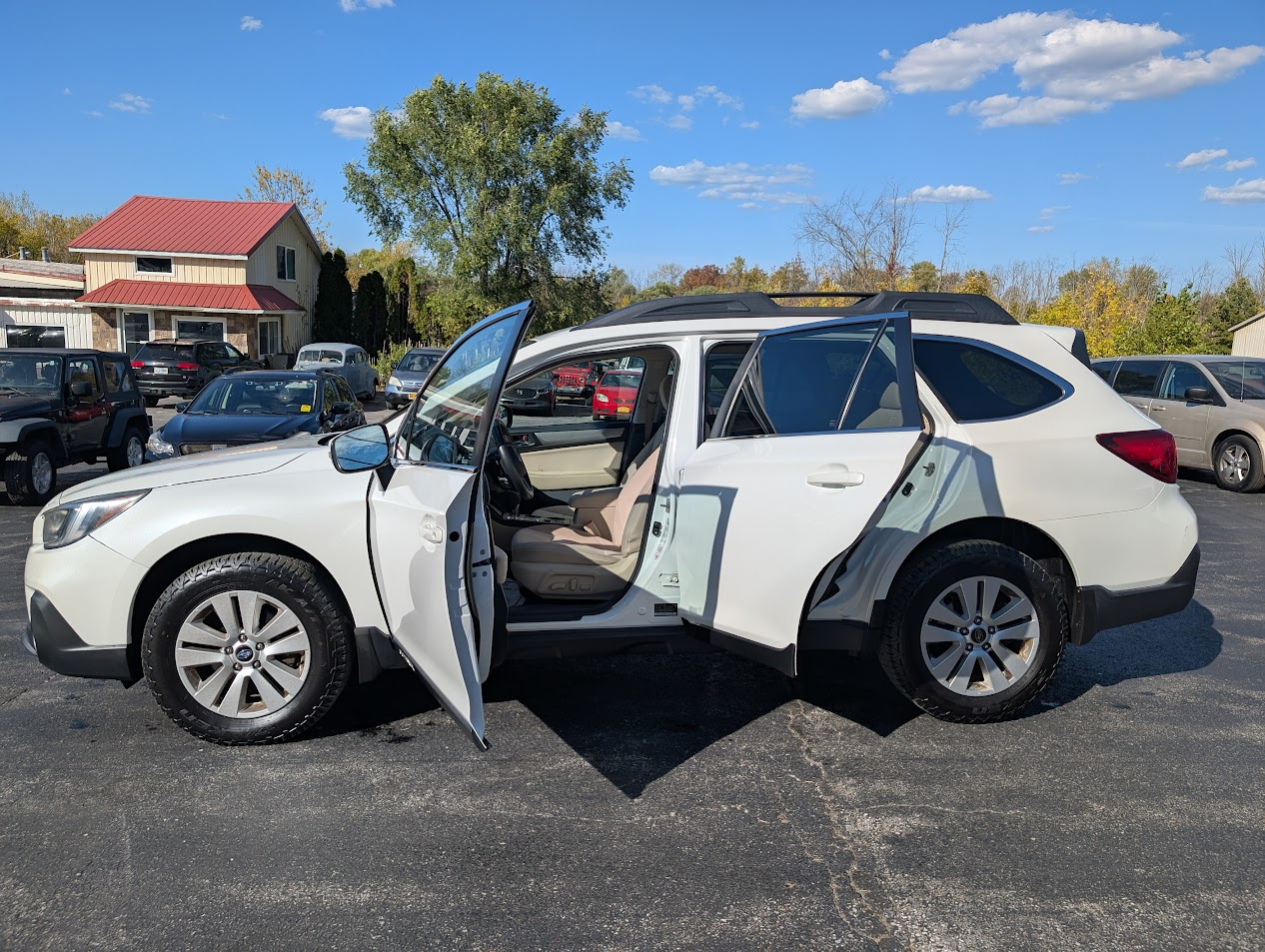 2019 Subaru Outback Premium photo 4