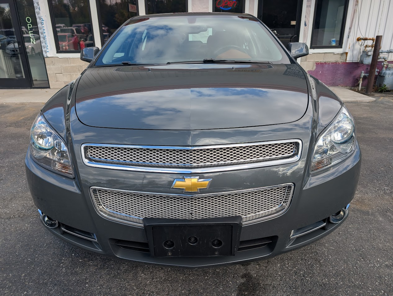 2009 Chevrolet Malibu LTZ photo 2