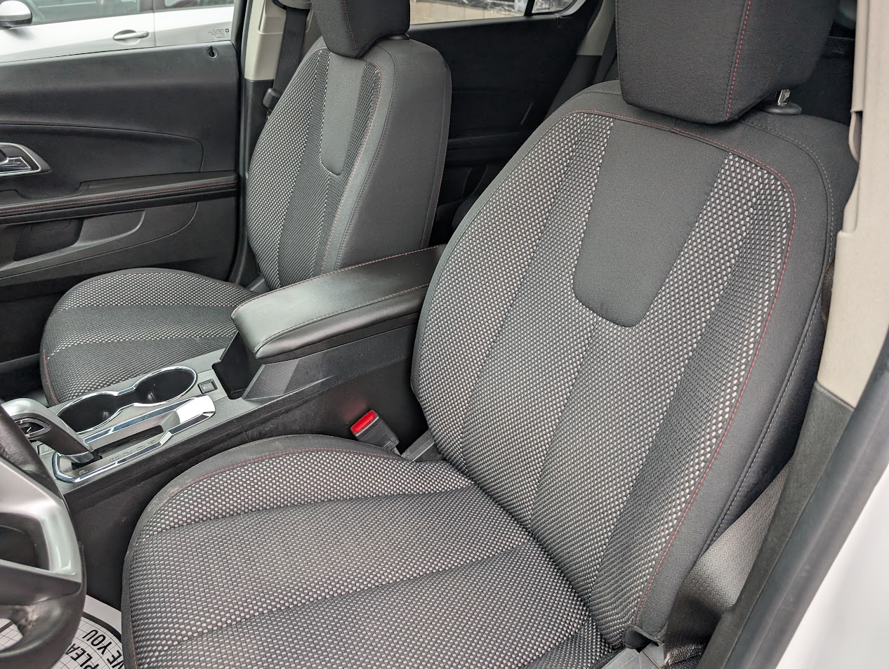 2015 Chevrolet Equinox photo 3