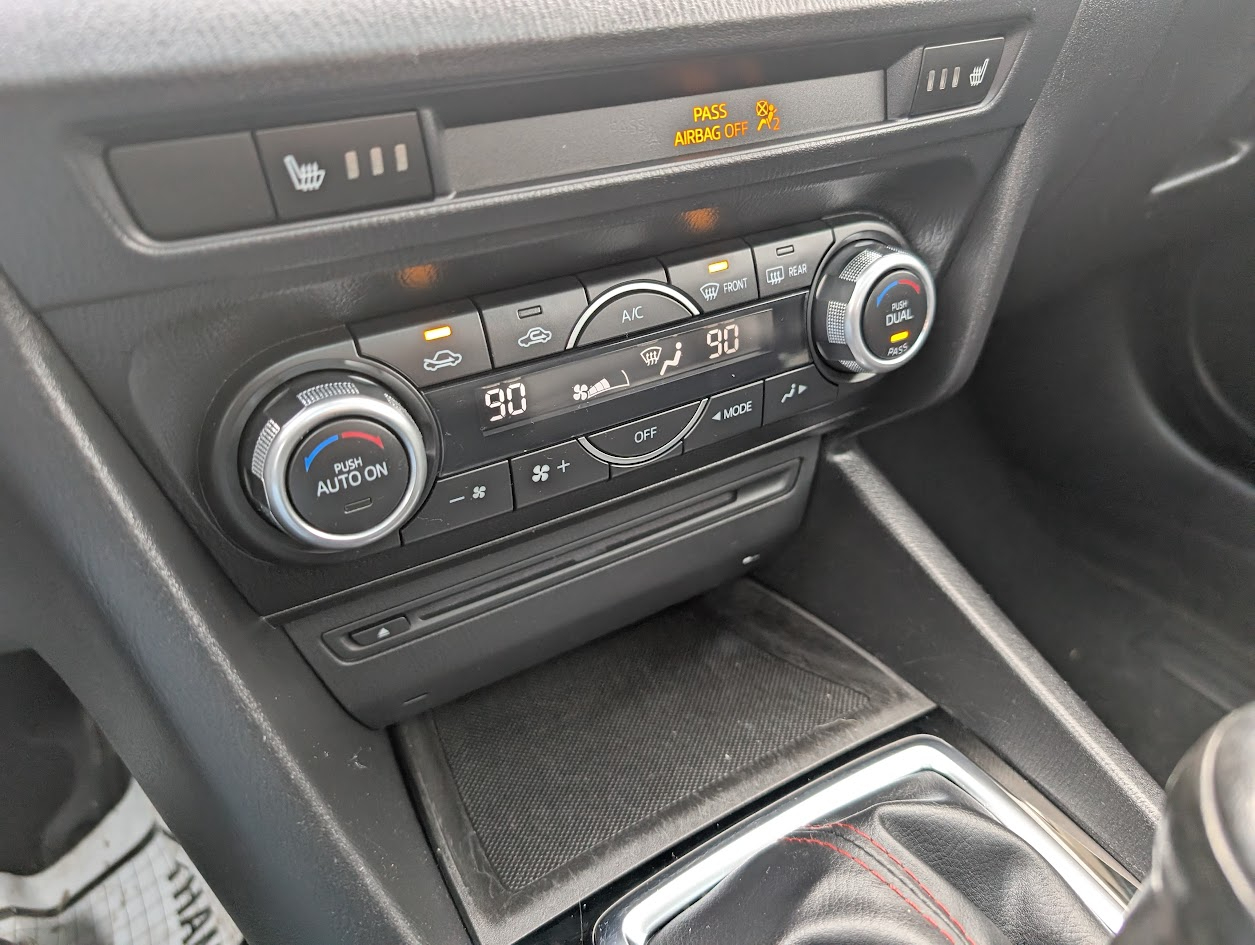 Mazda MAZDA3 i Grand Touring AT 5-Door 2014