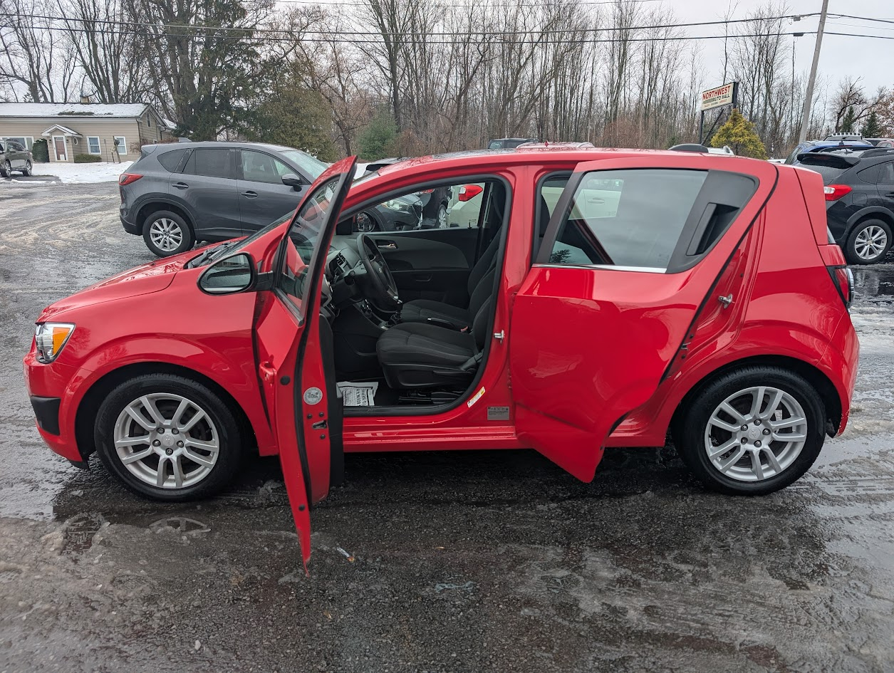 Chevrolet Sonic LT Manual 5-Door 2016