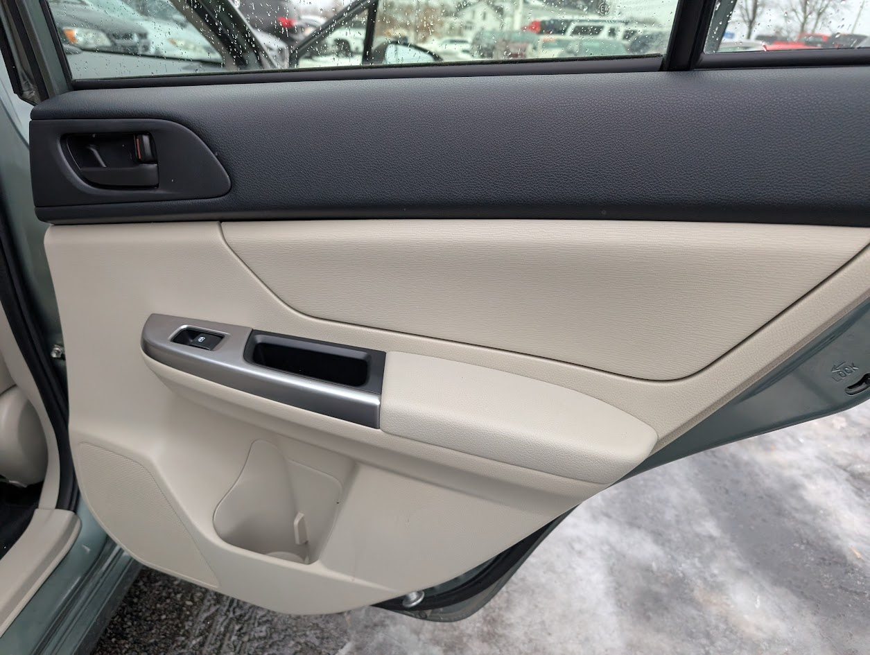 Subaru Impreza 2.0i PZEV CVT 5-Door 2015