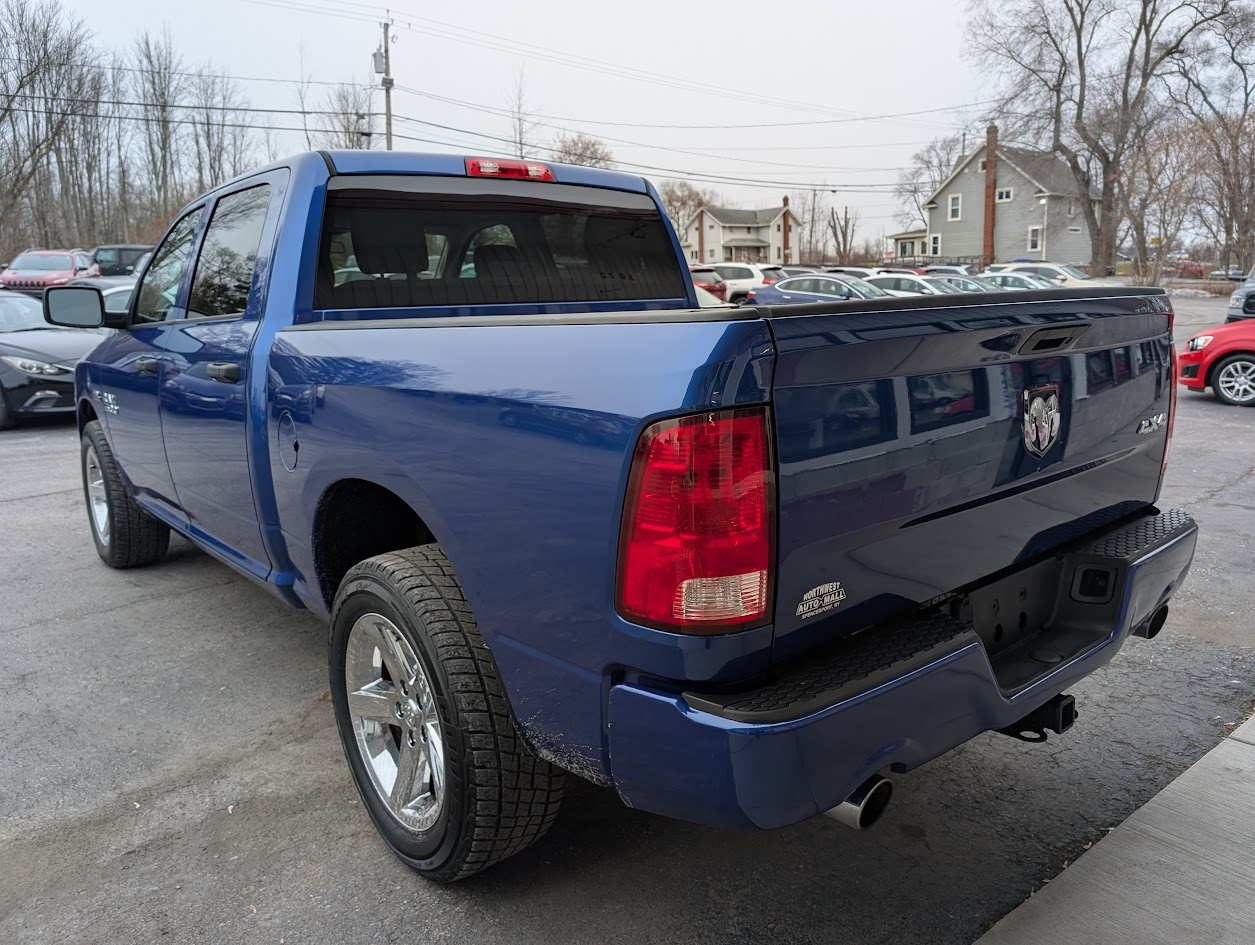 RAM 1500 Tradesman Crew Cab SWB 4WD 2017