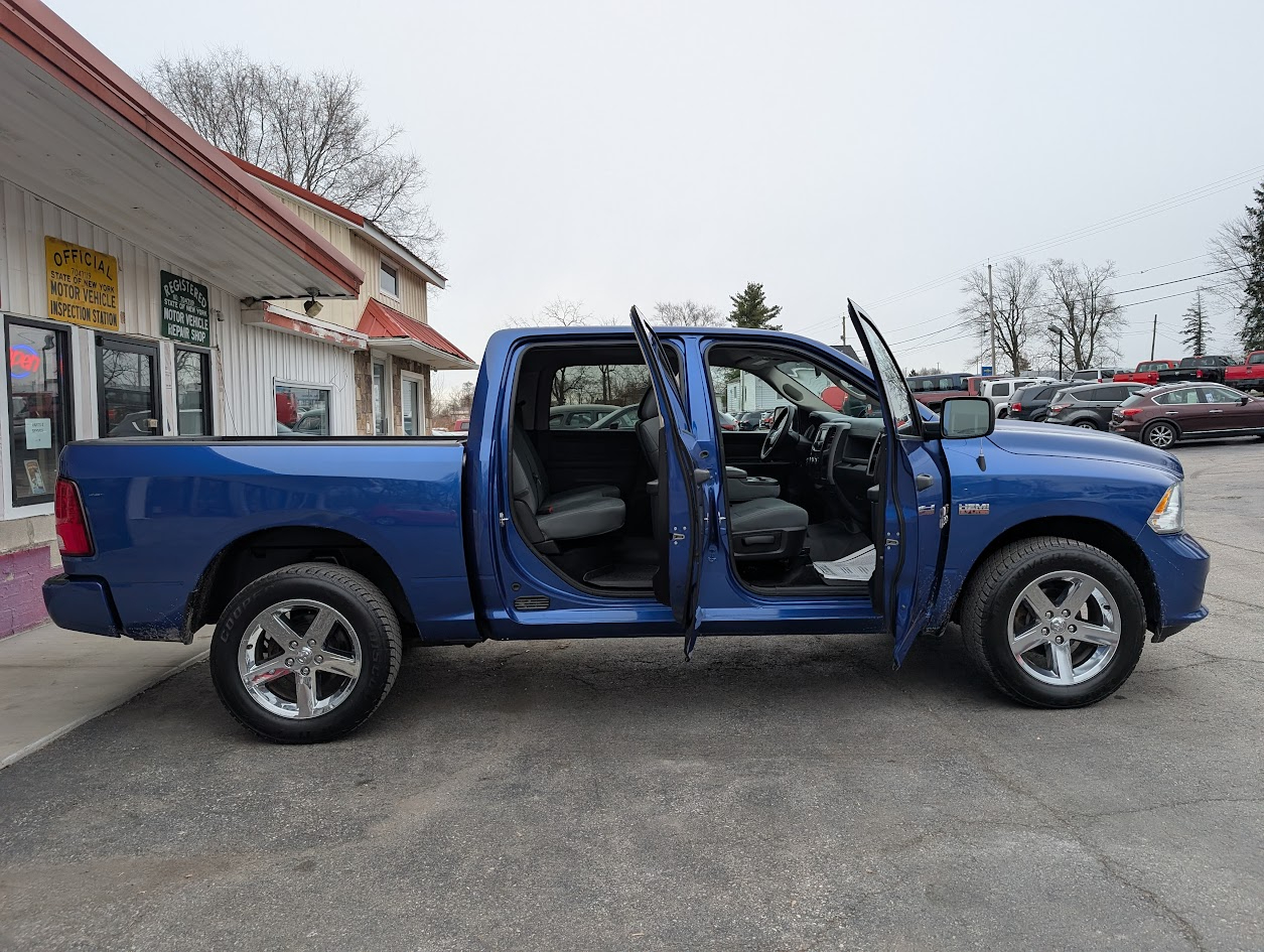 RAM 1500 Tradesman Crew Cab SWB 4WD 2017