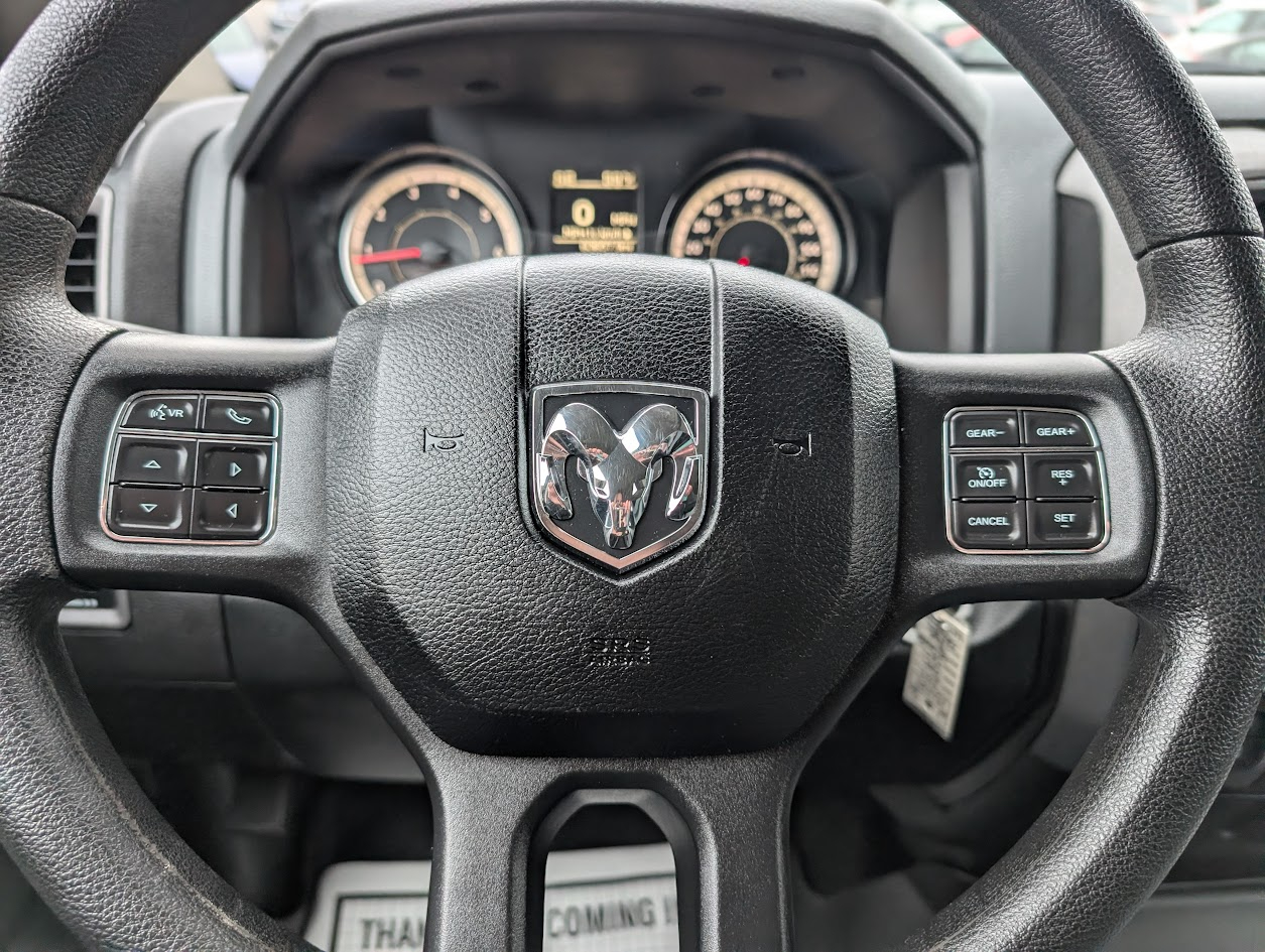 RAM 1500 Tradesman Crew Cab SWB 4WD 2017