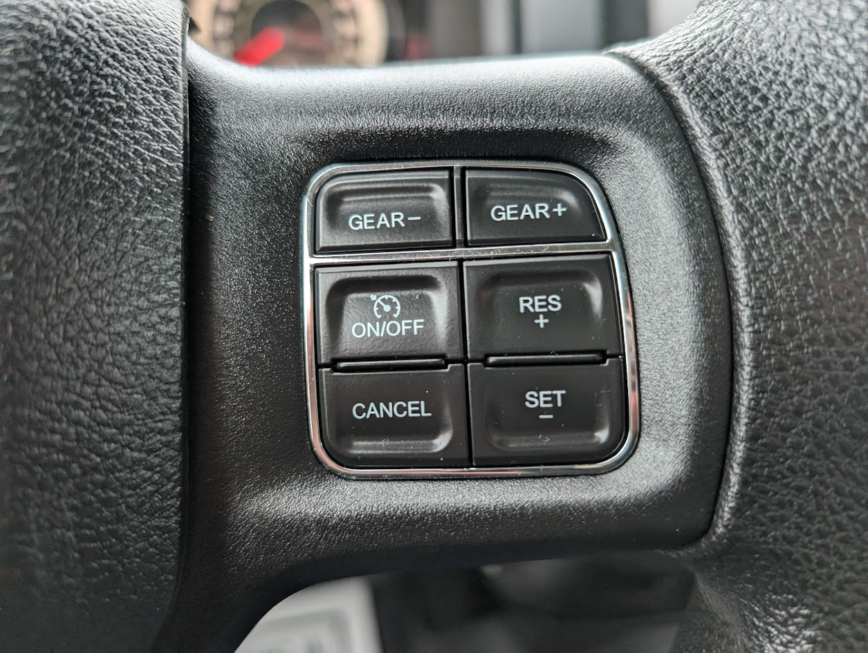 RAM 1500 Tradesman Crew Cab SWB 4WD 2017