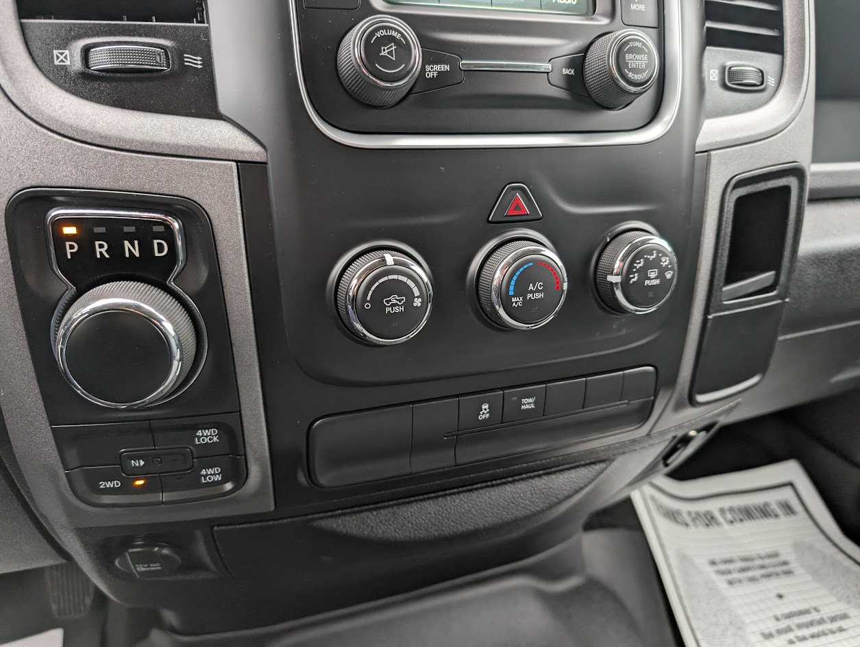 RAM 1500 Tradesman Crew Cab SWB 4WD 2017