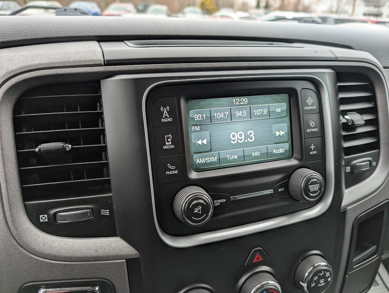 RAM 1500 Tradesman Crew Cab SWB 4WD 2017