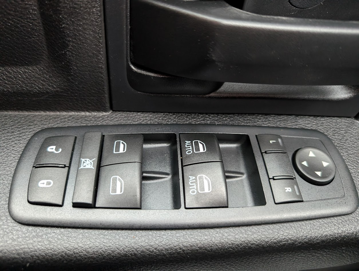 RAM 1500 Tradesman Crew Cab SWB 4WD 2017