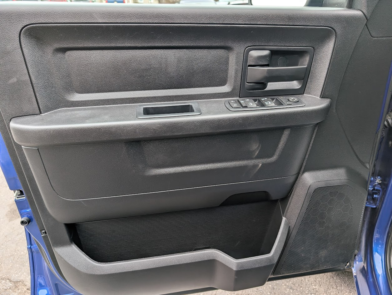 RAM 1500 Tradesman Crew Cab SWB 4WD 2017