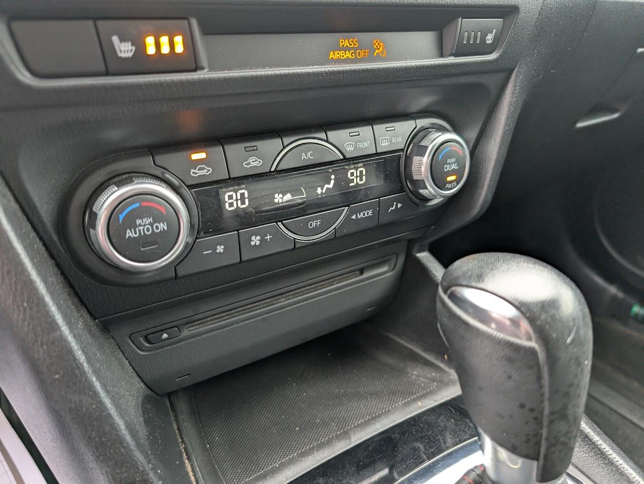 Mazda MAZDA3 I Grand Touring AT 4-Door 2015