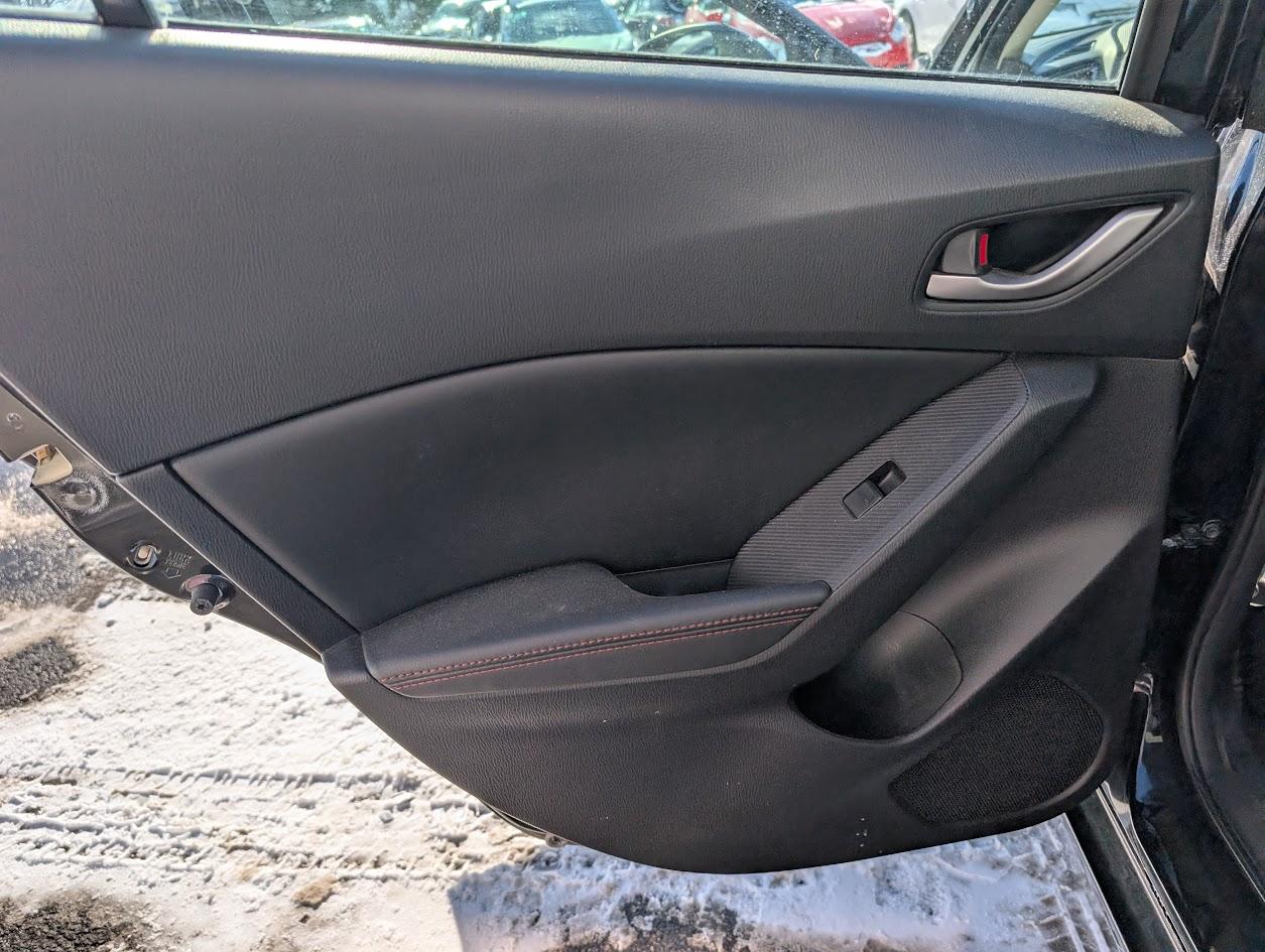 Mazda MAZDA3 I Grand Touring AT 4-Door 2015