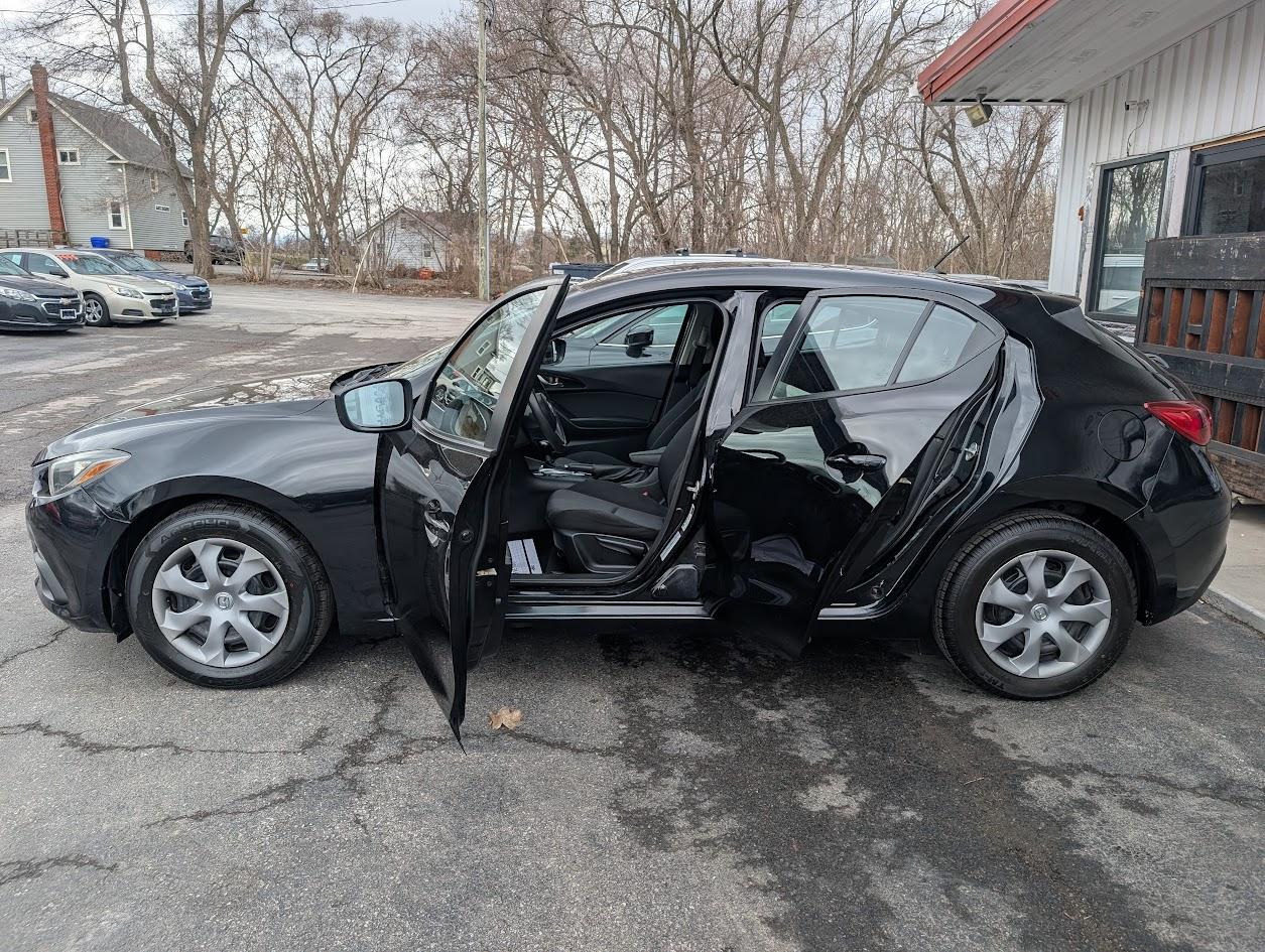 Mazda MAZDA3 i Sport MT 5-Door 2015