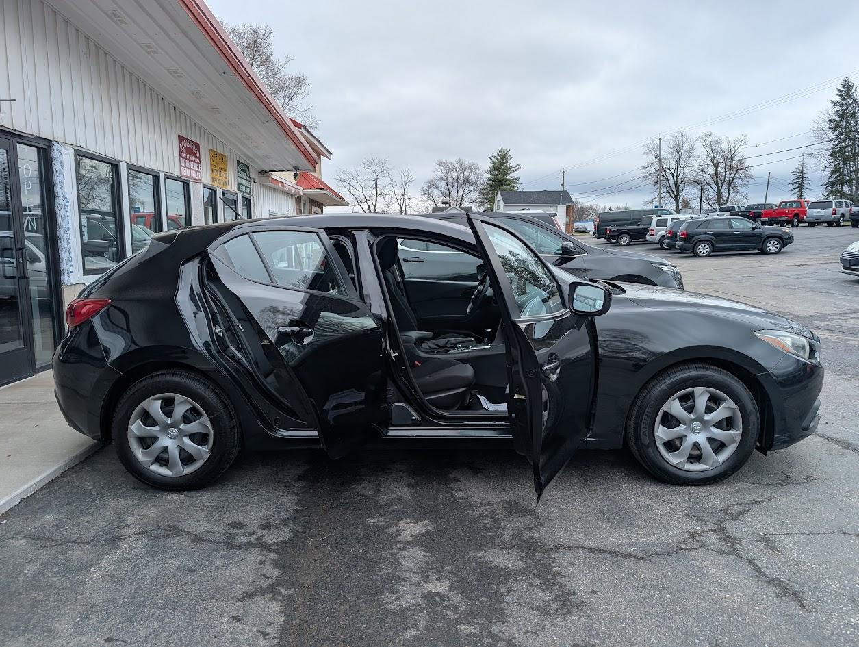 Mazda MAZDA3 i Sport MT 5-Door 2015