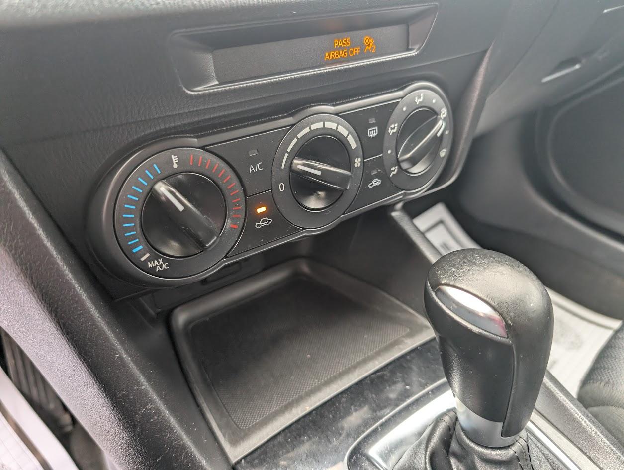 Mazda MAZDA3 i Sport MT 5-Door 2015